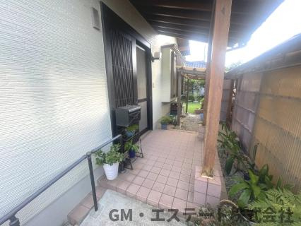 宮崎市大字赤江飛江田　中古住宅の玄関