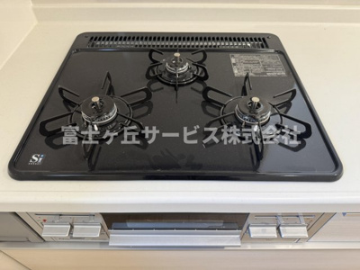 【その他】 | 島田市金谷東2丁目 9期 新築一戸建て 3号棟 | 3口コンロがあります
