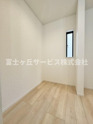 【収納】 | 島田市金谷東2丁目 9期 新築一戸建て 3号棟 | キッチン横にある収納スペースです