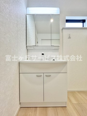 【独立洗面台】 | 島田市金谷東2丁目 9期 新築一戸建て 3号棟 | 朝の身支度に便利な独立洗面台です