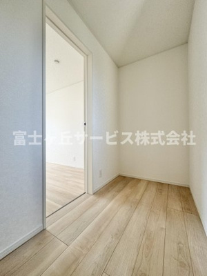 【収納】 | 島田市金谷東2丁目 9期 新築一戸建て 3号棟 | 収納豊富なウォークインクローゼット