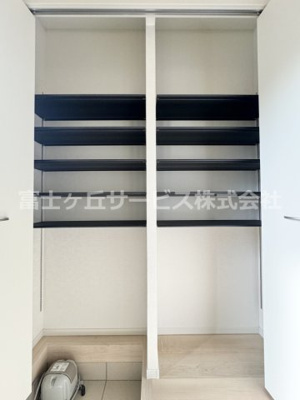 【収納】 | 島田市金谷東2丁目 9期 新築一戸建て 3号棟 | 玄関にあるシューズクロークです