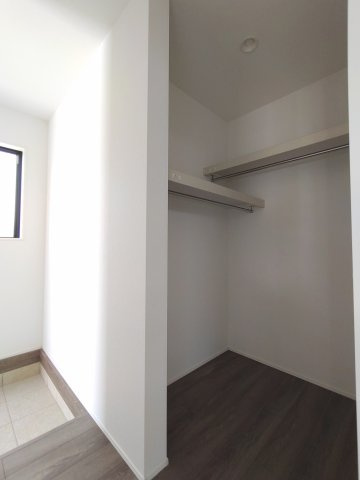 【収納】 | グラファーレ高崎市下中居町2期ー③ | シューズインクロークから繋がる大型のファミリークローク♪