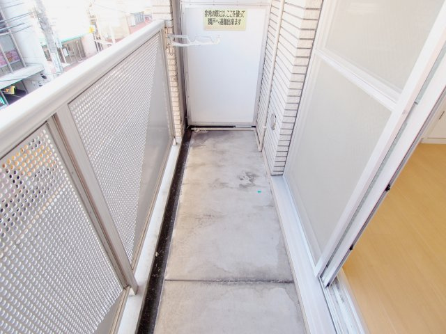 岸保ビルのバルコニー