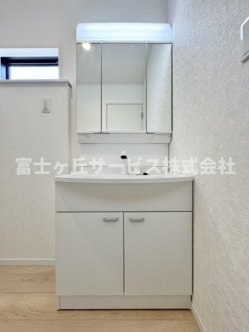 【独立洗面台】 | 島田市金谷東2丁目 9期 新築一戸建て 4号棟 | 朝の身支度に便利な独立洗面台です