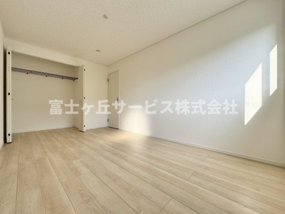 【寝室】 | 島田市金谷東2丁目 9期 新築一戸建て 4号棟 | 落ち着いて過ごせる寝室です
