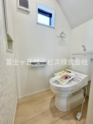 【トイレ】 | 島田市金谷東2丁目 9期 新築一戸建て 4号棟 | 1Fトイレです
2Fにも同タイプのトイレがあります