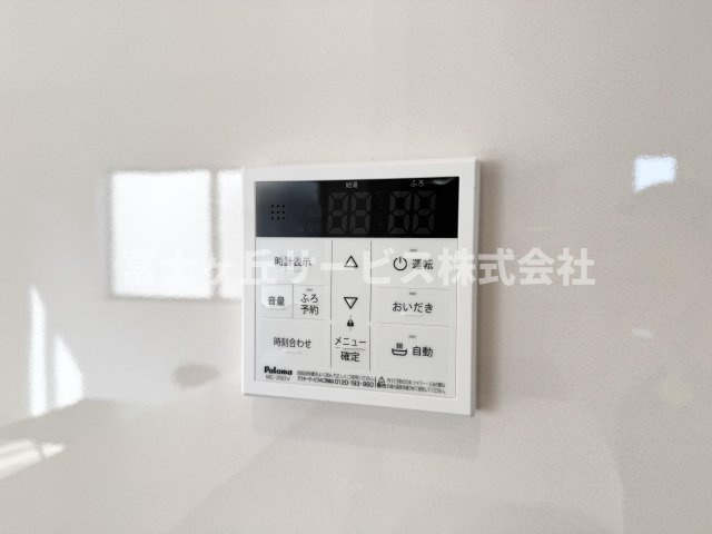 【発電・温水設備】 | 島田市金谷東2丁目 9期 新築一戸建て 4号棟 | リビングからも操作ができて便利です