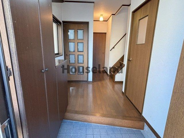 上野戸建の玄関