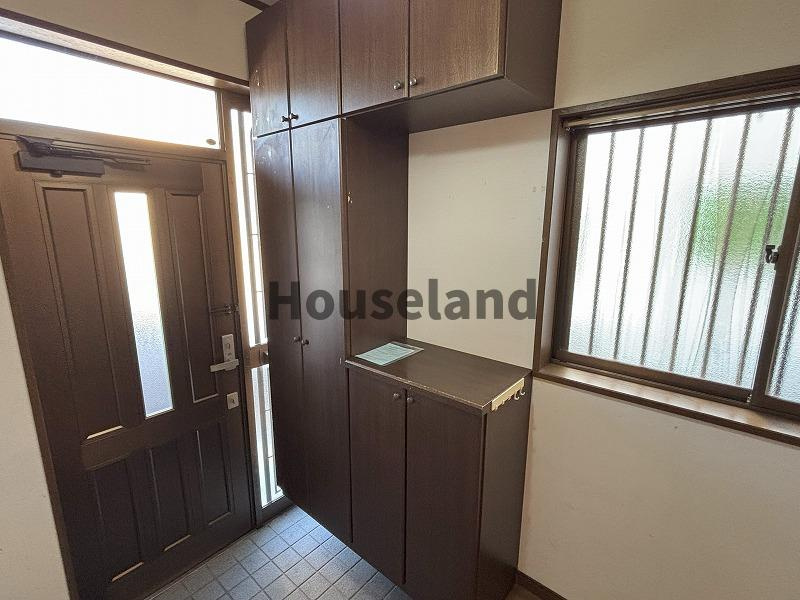 上野戸建の玄関