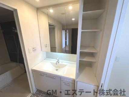 コアマンションルネス大橋の独立洗面台