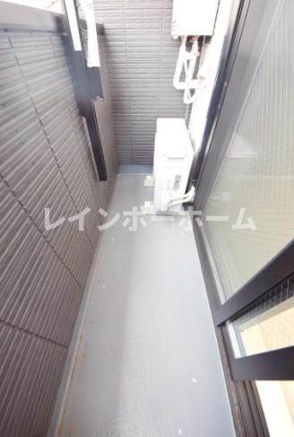 LAUREL宝町のバルコニー