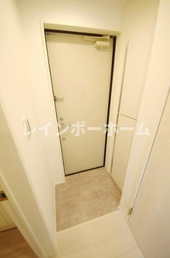 LAUREL宝町の玄関