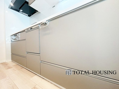 【キッチン】 | ロピア琴似西 | キッチンスペースはリビングダイニングとは独立したタイプです。「来客時でもキッチンスペースを見られない」「調理の油や匂いがお部屋に広がりにくい」などのメリットがございます。