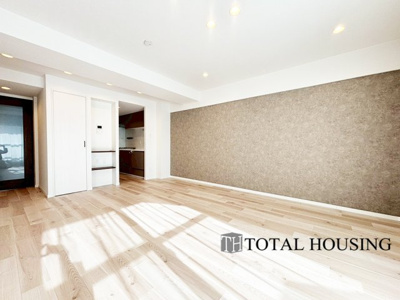 【居間・リビング】 | ロピア琴似西 | 約16.7帖の広々としたリビングが魅力的♪日当たりもよく居心地の良い空間です。家族とのコミュニケーションが自然と弾むような仕様は、住む人に笑顔をという想いが込められています。