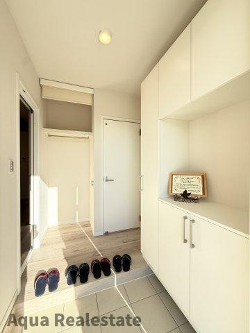 善通寺市原田町　新築戸建ての玄関|落ち着いた玄関です