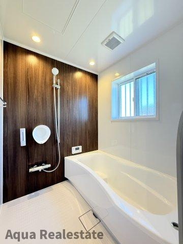 善通寺市原田町　新築戸建ての浴室|落ち着いた空間のお風呂です