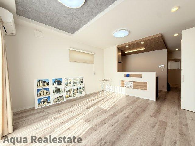 善通寺市原田町　新築戸建ての居間・リビング|おしゃれな居間です