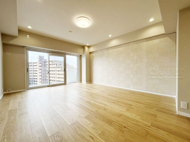 【居間・リビング】 | 成増ハウス | 広くスペースをとってあるLD。この空間に、どのように家具を配置していくのかを考えるのが、住宅購入時のなによりの楽しみです。～即日のご見学可能～　お問合せはお気軽にどうぞ。