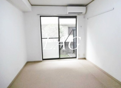 【居間・リビング】 | ＲＥＰＯＳＥ | 洋室のお部屋です。