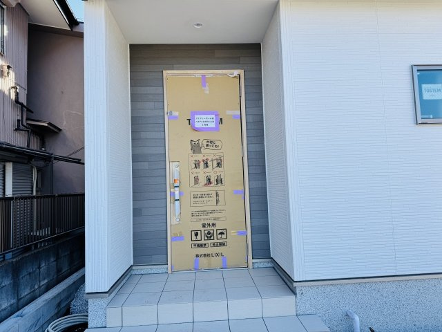 八王子市　大楽寺町　新築一戸建て　１期の玄関|～玄関は安心のWロックキーを採用～