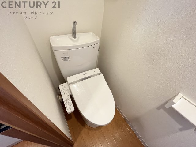 温水洗浄便座機能付きトイレ☆