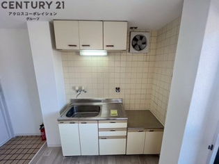 収納スペース豊富なキッチンです。