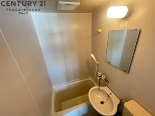 シンプルで機能的なユニットバスです！
