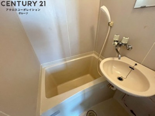 浴室内に洗面台付き！
