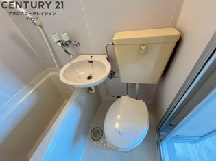 浴室内にトイレがあります☆
