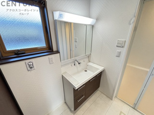 武庫之荘東2丁目戸建西棟の独立洗面台