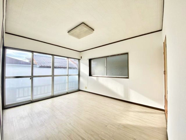 灘区千旦通3丁目貸家の居間・リビング