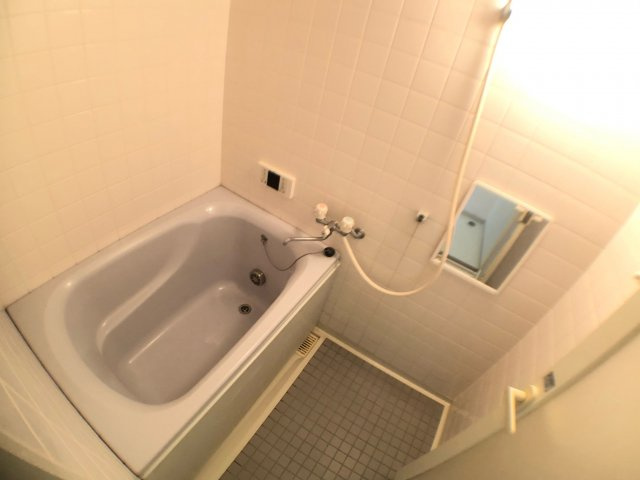 バストイレセパレートタイプのシンプルな浴室です！