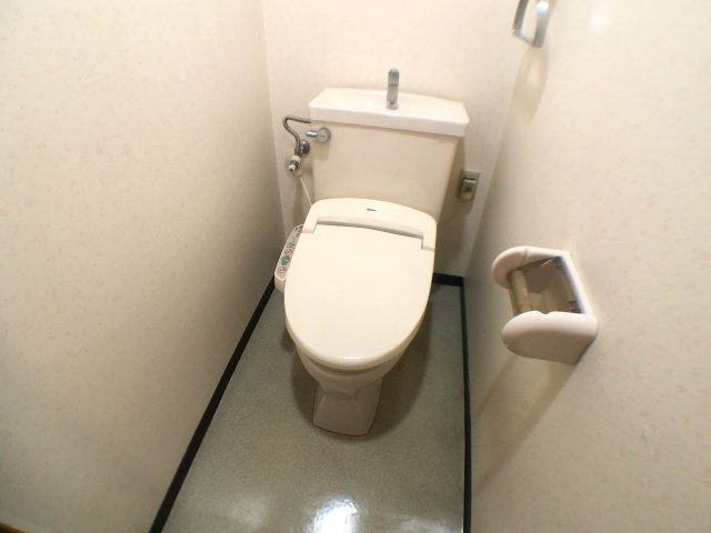 掃除のしやすいシンプルなトイレです！