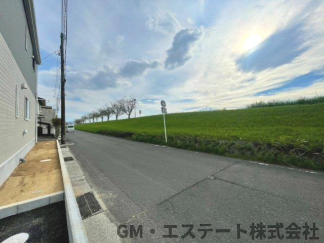 宮崎市祇園3丁目　新築住宅（第2-2号棟）の前面道路含む現地写真