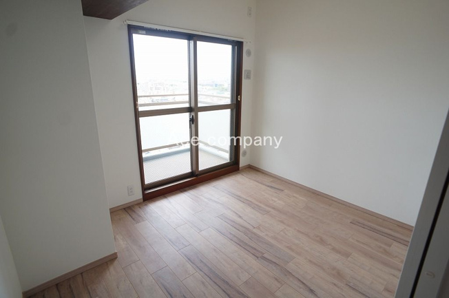 【子供部屋】 | レジオン八尾 | 【北側：洋室4.5帖】独立した西向きのバルコニーに面しています☆