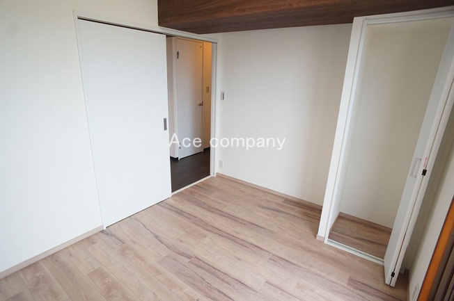 【子供部屋】 | レジオン八尾 | 【北側：洋室4.5帖】収納スペースあります♪