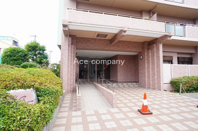 【エントランス】 | レジオン八尾 | 周辺、お買い物施設多数あり！生活施設も充実です♪
