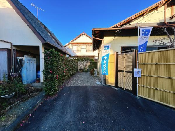 富士宮市山本の中古一戸建|駐車場。普通車2台駐車可能 