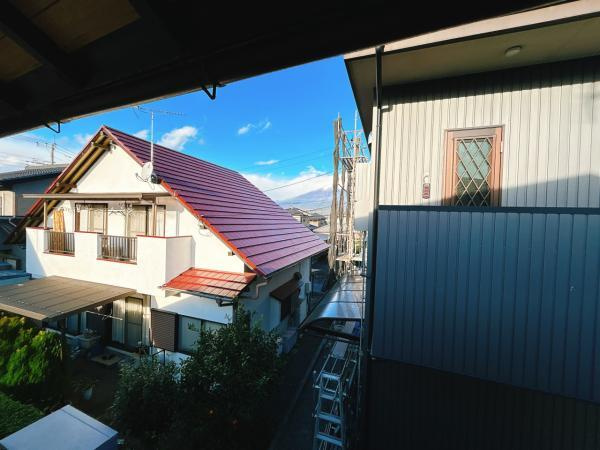 富士宮市山本の中古一戸建|2階廊下からの眺望。少しです… 