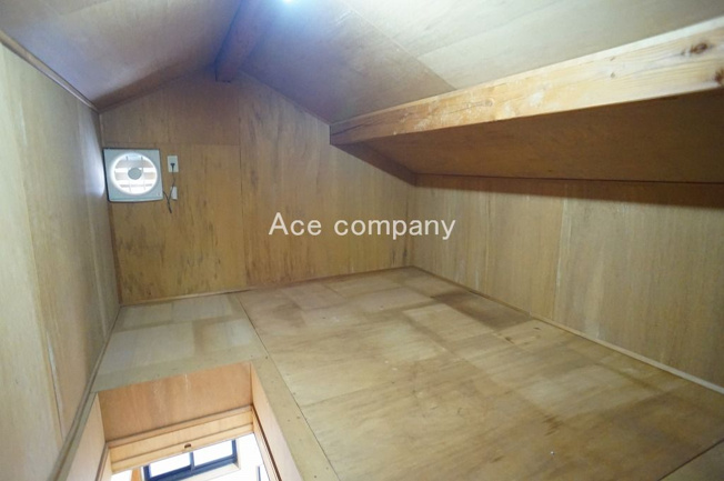 【収納】 | 八尾市刑部2丁目 | 季節物収納に便利な屋根裏収納付きです♪換気扇・照明あります♪