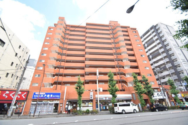 【現況写真】 | 朝日江戸川橋マンション | 前面道路と外観の様子です。～即日のご見学可能～　お問合せはお気軽にどうぞ。