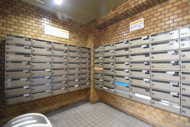 【設備】 | 朝日江戸川橋マンション | ロック式の集合ポスト。セキュリティや個人情報に対する意識の高まりが強い昨今では、ポストにロックがかかることも大事なポイントになります。～即日のご見学可能～　お問合せはお気軽にどうぞ。