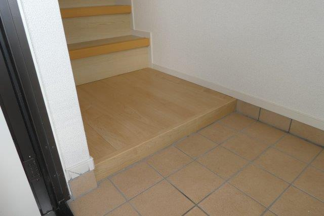 ル　レーヴBの玄関