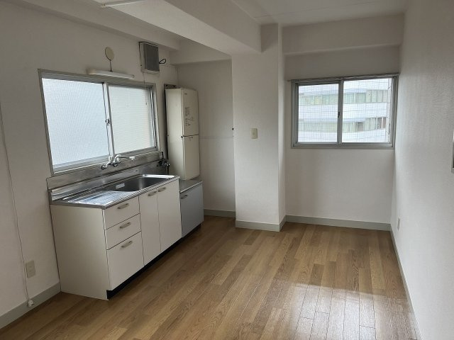 朋和ビルの居間・リビング