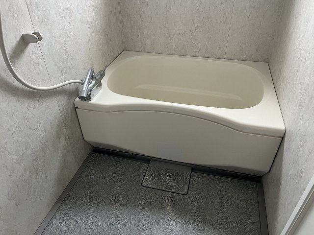 朋和ビルの浴室