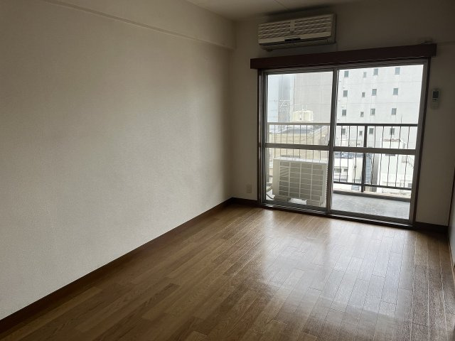 朋和ビルの寝室