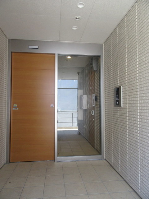 領家ヒルサイドコートのロビー|★オートロック付きエントランス★