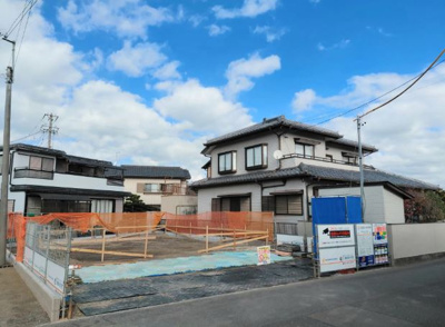 【外観】 | 島田市旭3丁目 3期 新築一戸建て | 現在建築中の外観画像です。ご内覧は同じメーカーの完成物件へご案内いたしますので、いつでもご相談ください！