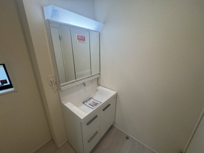 【独立洗面台】 | 南城市佐敷新開（限定1棟） | 1号棟　三面鏡付き洗髪洗面化粧台♪